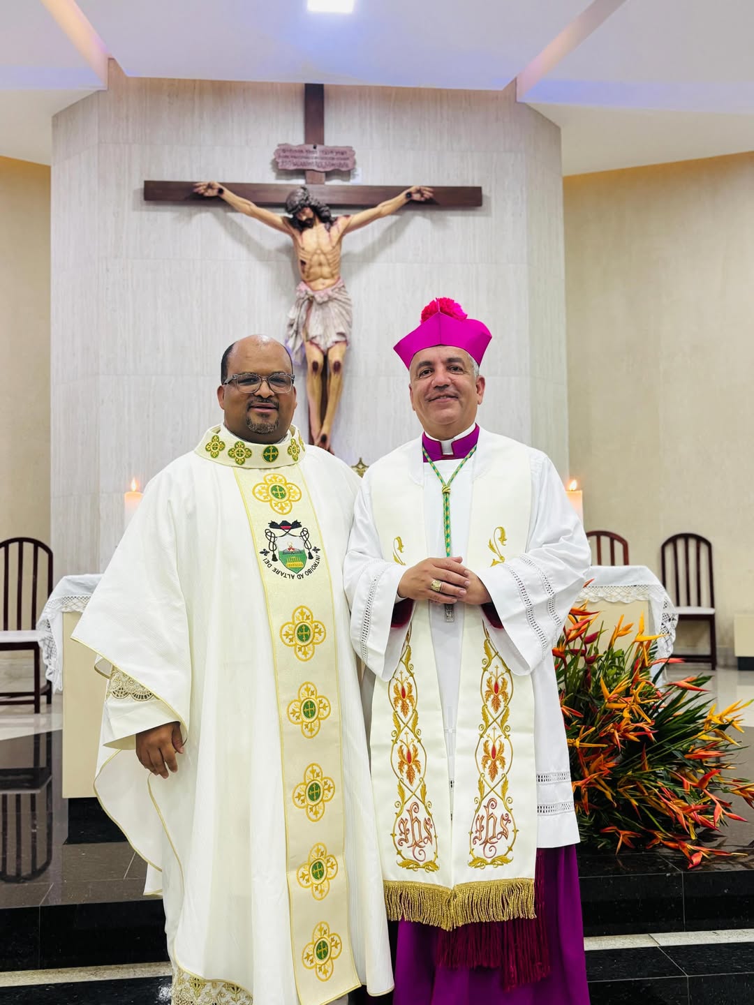 Padre Antoniel de Almeida Peçanha e Dom Estevam dos Santos Silva Filho